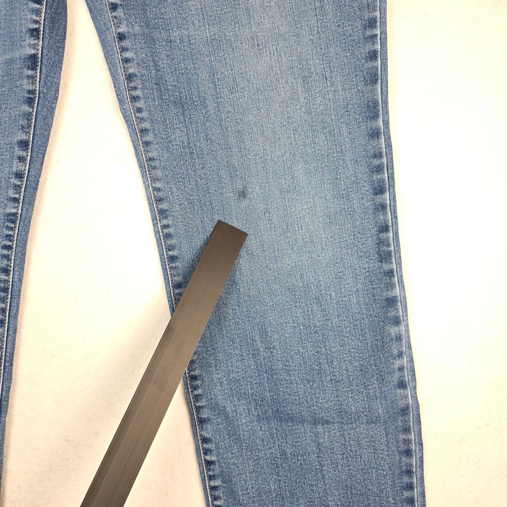 St John's Bay Women's Straight Leg Jeans Sz 12 Blue Whiskered Denim Cotton Blend - Picture 12 of 12